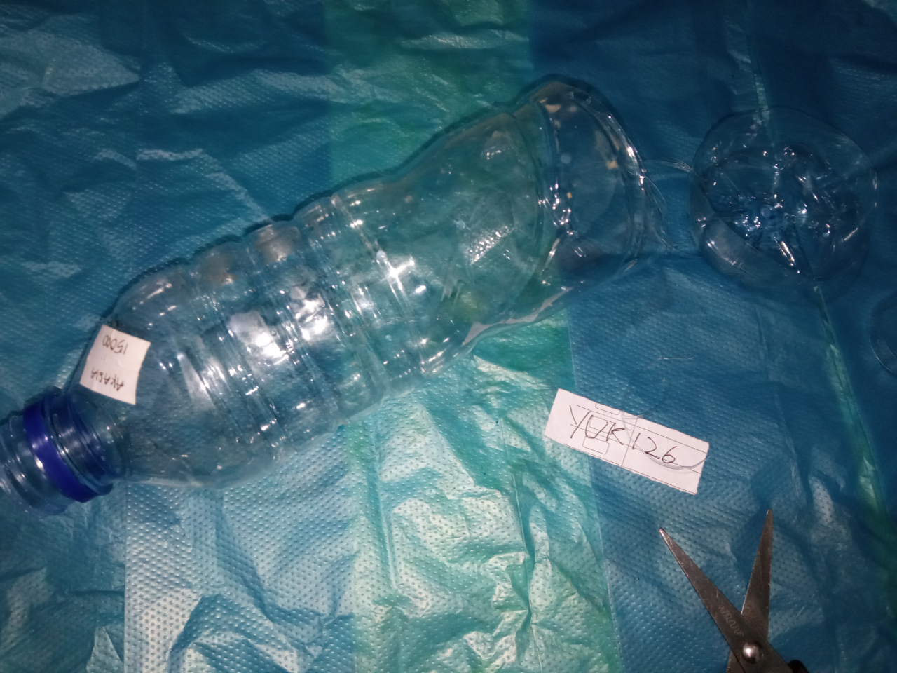 Dari Tutup Sampe Bodinya, Botol Plastik Emang Berguna Banget