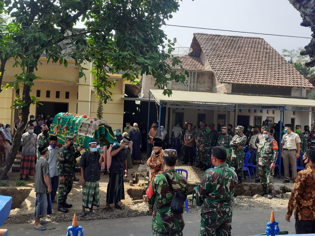 Dandim hadiri Pemakaman Alm PNS Moh. Arif Istiyanto, Anggota Kodim 0719/Jepara