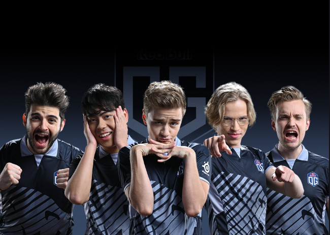 Kenapa Pro Player Selalu Melipat Tangannya Saat Sesi Foto? Begini Alasannya!