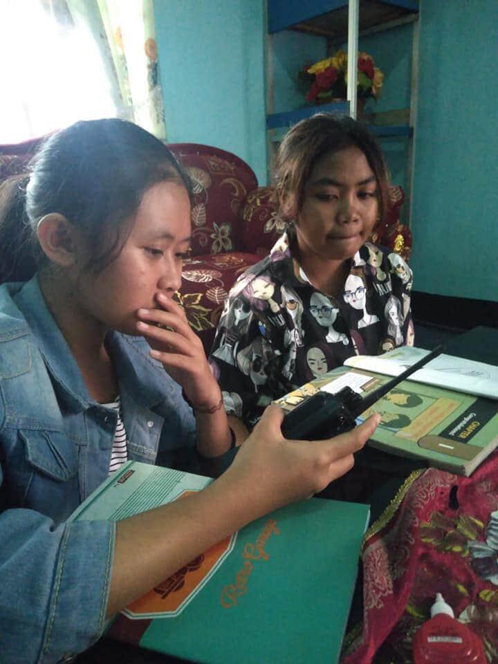 Pelajar Ini Tetap Ikuti Pembelajaran Jarak Jauh Meski Tanpa Kuota! Bisa Gitu Ya?