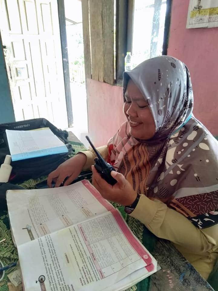 Pelajar Ini Tetap Ikuti Pembelajaran Jarak Jauh Meski Tanpa Kuota! Bisa Gitu Ya?