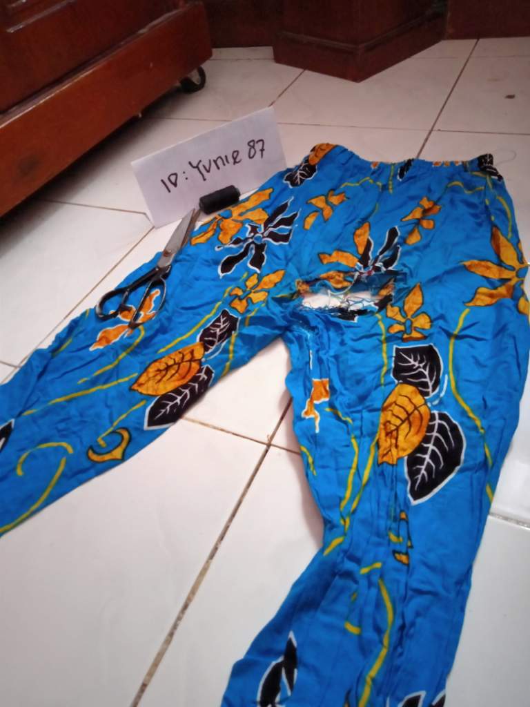Celana Panjang Sobek?Jangan Dibuang, Gan!