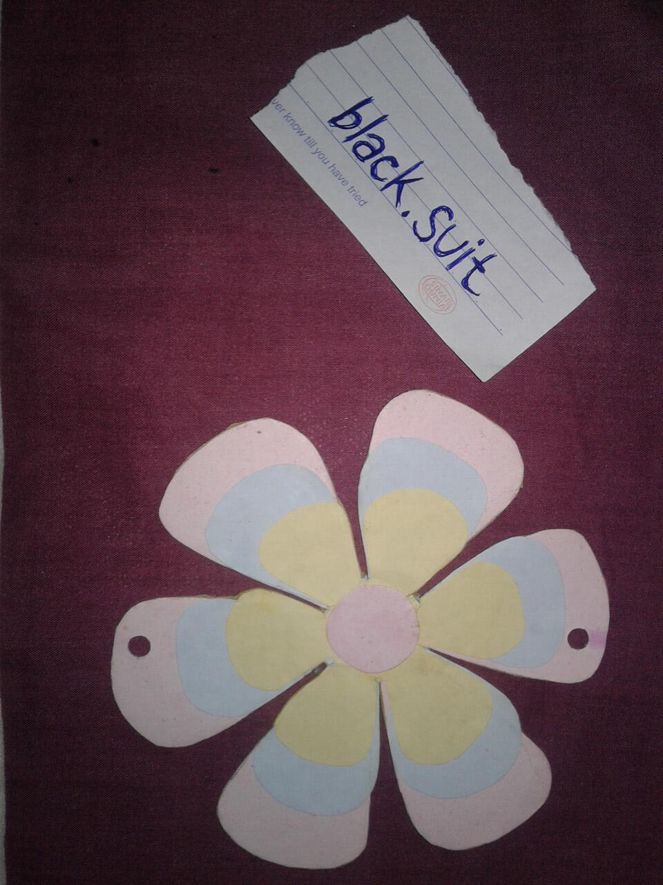 Dibuang Sayang, Mari Manfaatkan Kertas Tak Terpakai Menjadi Tirai Warna-warni