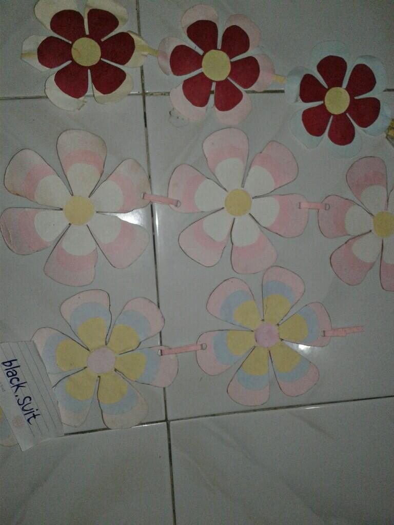 Dibuang Sayang, Mari Manfaatkan Kertas Tak Terpakai Menjadi Tirai Warna-warni