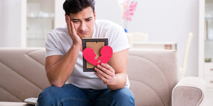 Silahkan Baper! 10 Tanda Meyakinkan Kalau Si Mantan Masih Cinta Banget Sama Kita