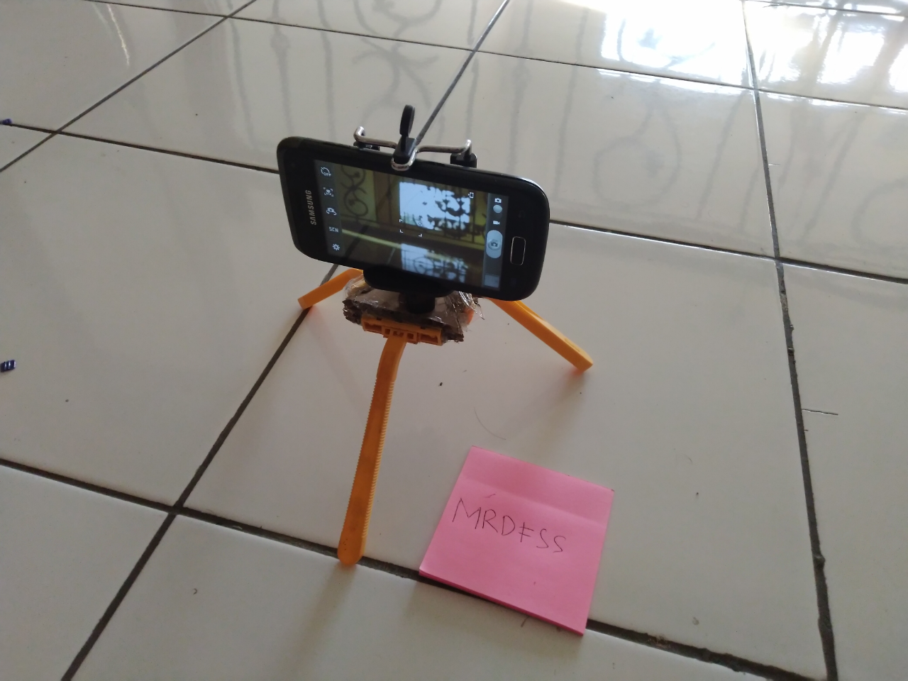 &#91;DIY&#93;Pengen Tripod Tapi Gak Punya Duit? Buat Aja Dari Tongsis Dan Cukuran Jenggot