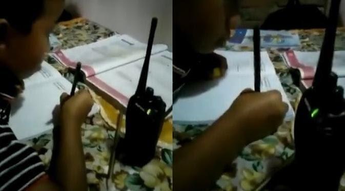 Tak Punya Ponsel, Siswa Belajar Menggunakan HT