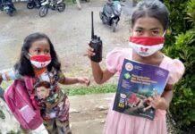 Tak Punya Ponsel, Siswa Belajar Menggunakan HT