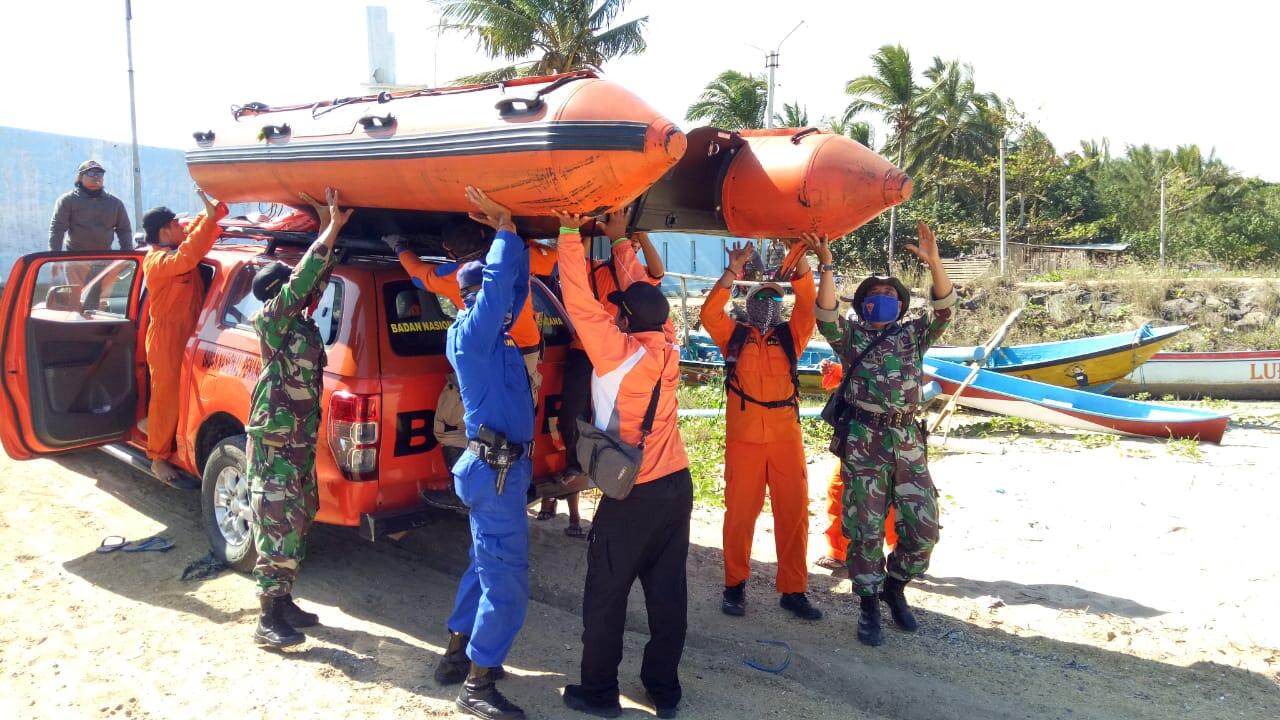 Posal Pancer dan Tim Gabungan SAR Laksanakan Pencarian Korban Laka Laut