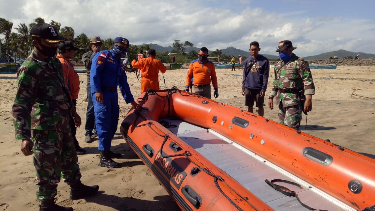 Posal Pancer dan Tim Gabungan SAR Laksanakan Pencarian Korban Laka Laut