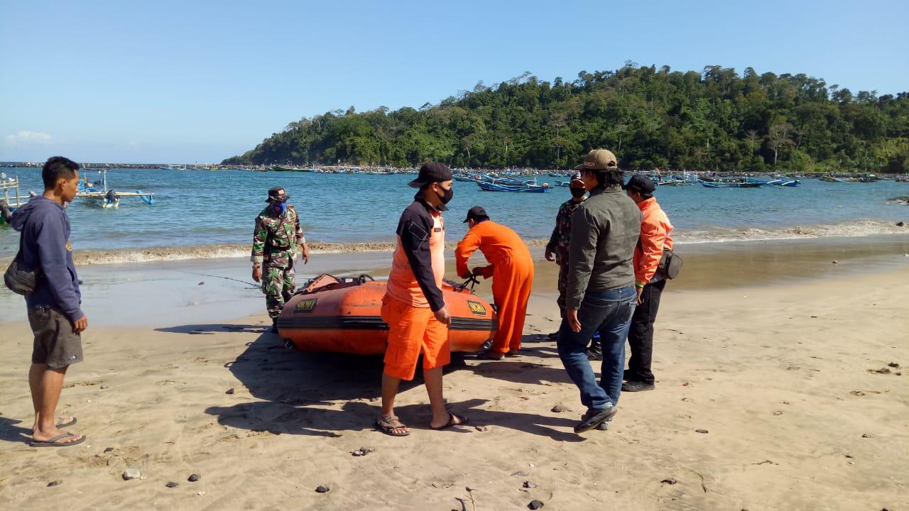 Posal Pancer dan Tim Gabungan SAR Laksanakan Pencarian Korban Laka Laut