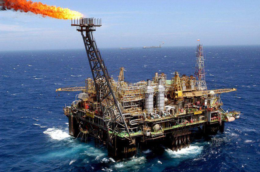 Lonjakan Kasus Covid-19 dan Ketegangan AS-China, Harga Minyak Turun