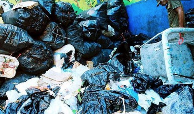 Camat Dikira Tukang Sapu dan Disuruh Bersihkan Sampah, Pimpinan Kantor Minta Maaf