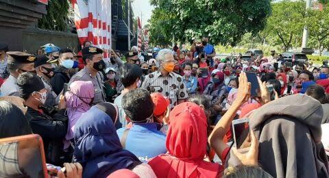 Ganjar Tegur Pendemo yang Abai Protokol Kesehatan 