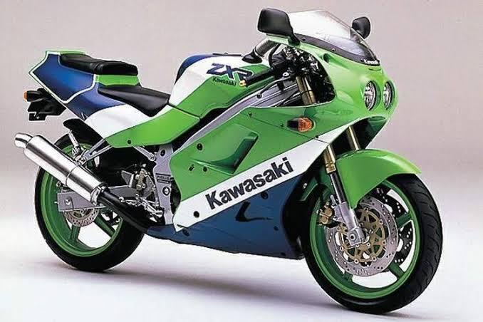 Sebelum Ninja ZX-25R Viral, Ternyata Motor 250CC 4 Silinder Sudah Populer Di 90-an
