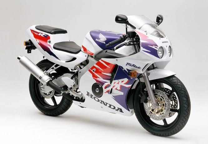 Sebelum Ninja ZX-25R Viral, Ternyata Motor 250CC 4 Silinder Sudah Populer Di 90-an