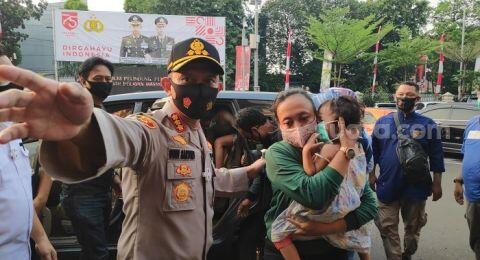 Banjir Air Mata, Balita Korban Penculikan Peluk Erat Polwan Usai Ditemukan