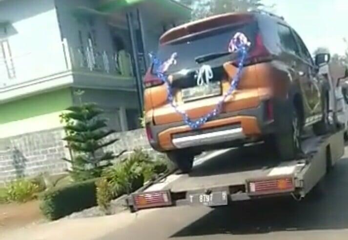 Viral, Calon Pengantin Bawa Mobil Baru Buat Seserahan