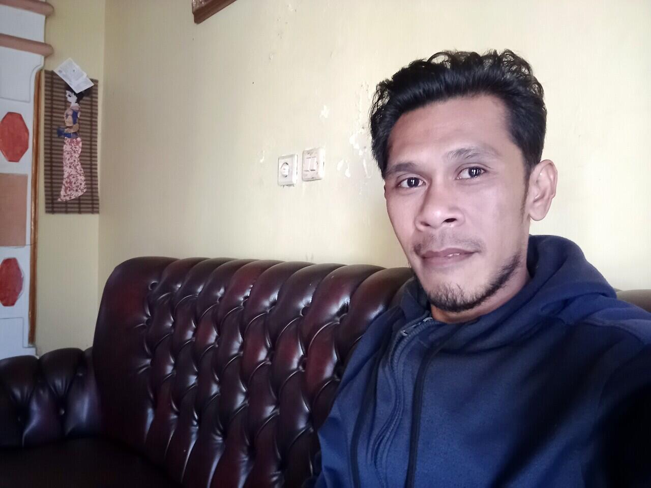 "Kematianmu membuat kebahagiaanku terputus"
