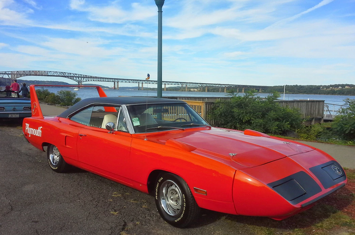 Plymouth Superbird: Mobil Legendaris Nascar, Wujud Asli 'The King' Dari Film Cars