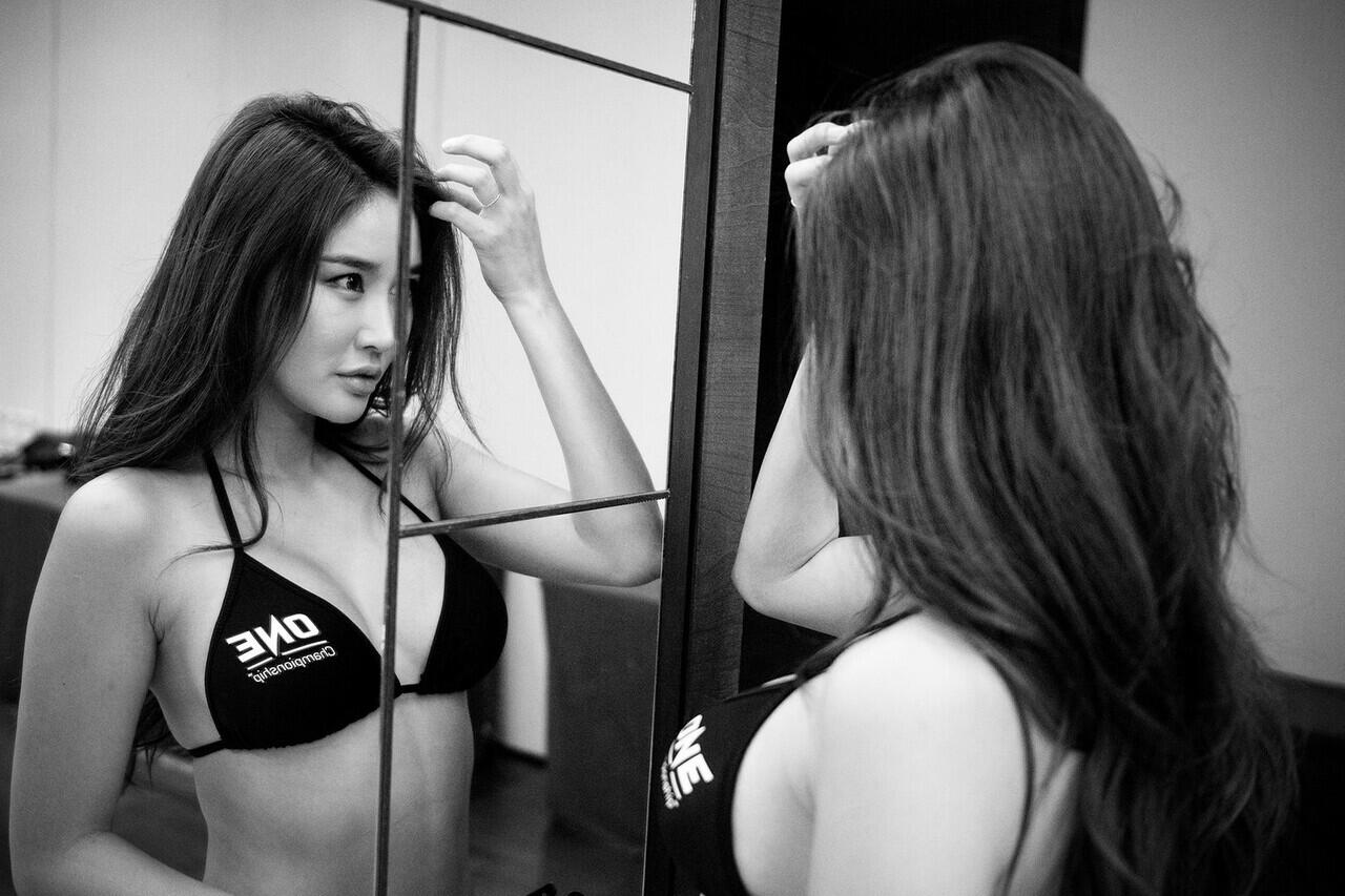 Deretan Ring Girl ONE Championship Paling Aduhai, Vote Your Favorite!