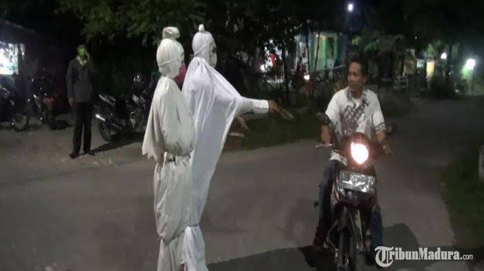 Gilang Fetish Kain Jarik, Menjadi Predator UNAIR Dengan Di Bungkus Pocong