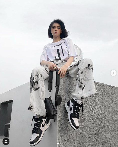 Yuk! Tengok style dan koleksi sneakers Tamara Dai