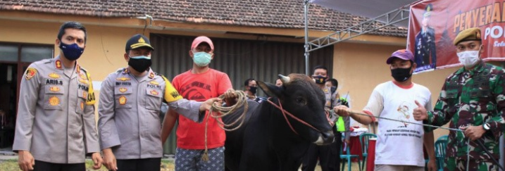 Sambut Idhul Adha Kapolres Jember Berbagi
