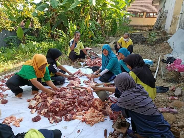 Latihan Berqurban, Pentingkah Bagi Anak-anak? SD 01 Doro Pekalongan Adalah Contohnya