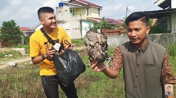Prank Bagi Daging Qurban Isi Sampah, Ngikut Ferdian Paleka Ga Ya?