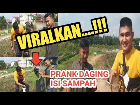 Prank Bagi Daging Qurban Isi Sampah, Ngikut Ferdian Paleka Ga Ya?