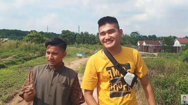 Prank Bagi Daging Qurban Isi Sampah, Ngikut Ferdian Paleka Ga Ya?