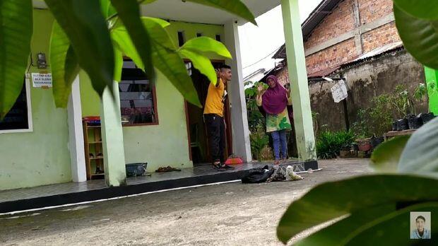 Prank Bagi Daging Qurban Isi Sampah, Ngikut Ferdian Paleka Ga Ya?