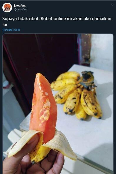 Pamer Pisang Isinya Pepaya, Foto Buah Nyentrik Ini Bikin Warganet Ribut
