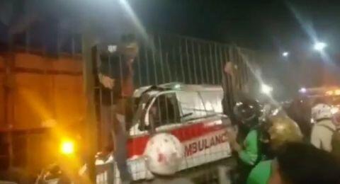 Tabrak Truk Tronton di Tol Kebon Jeruk, Pengemudi Ambulans Tewas