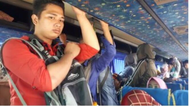 Beginilah Suka Duka Naik Bus Kota. Apakah Salah Satunya Merupakan Pengalamanmu?