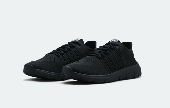 Hitam Saja, ini dia 5 Sneakers Hitam buat yang Pengen Tampil Casual