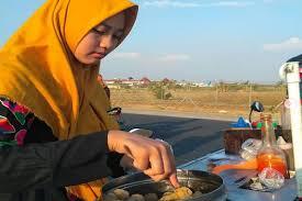 Viral Gadis Cantik Jualan Cilok