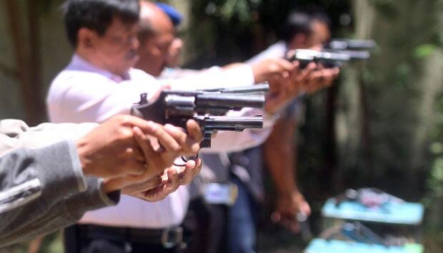 Anggota Komisi III DPR Nilai Perizinan Senpi Kaliber 9 Mm Belum Mendesak