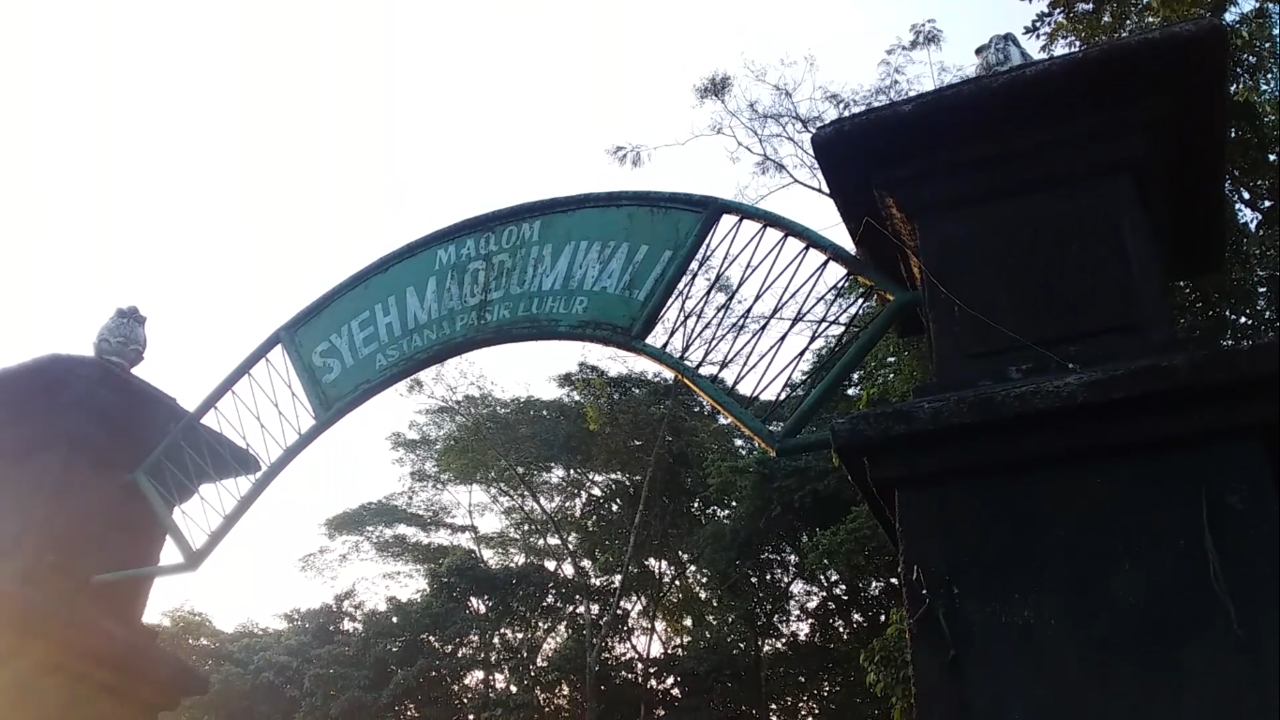 Semua Warga Terkejut! Ada Makam Sebesar Kabupaten