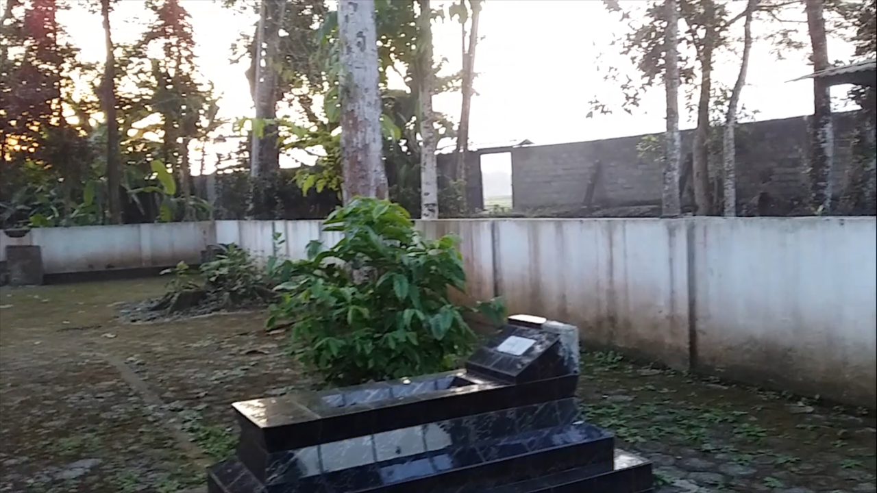 Semua Warga Terkejut! Ada Makam Sebesar Kabupaten
