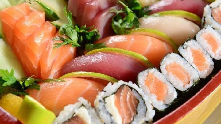 Bahaya, Ini Salah Satu Efek Samping Jika Terlalu Sering Makan Makanan Mentah