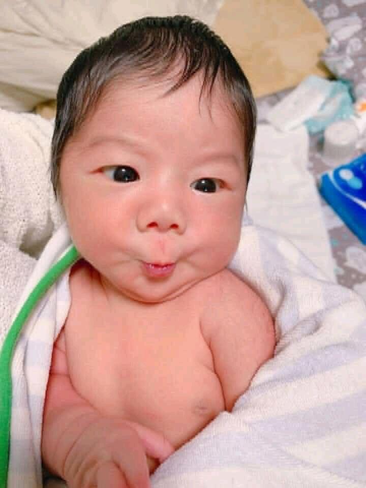 Ekspresi Bayi Baru Lahir Ini Bikin Gagal Paham