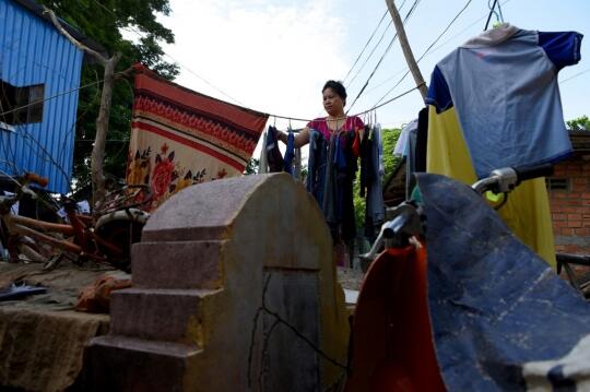 KUBURAN DI JADIKAN TEMPAT TINGGAL