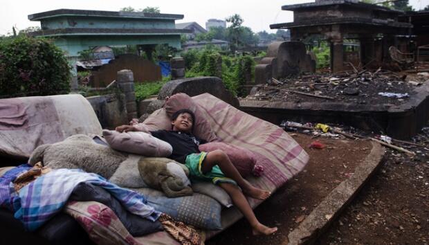 KUBURAN DI JADIKAN TEMPAT TINGGAL