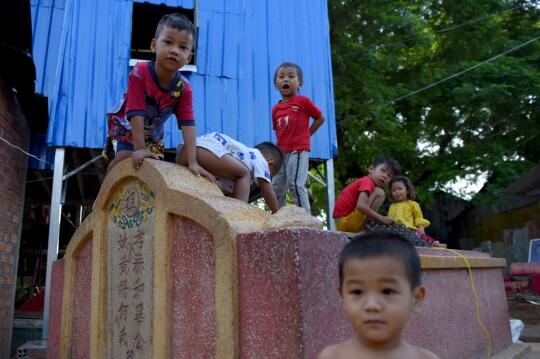 KUBURAN DI JADIKAN TEMPAT TINGGAL