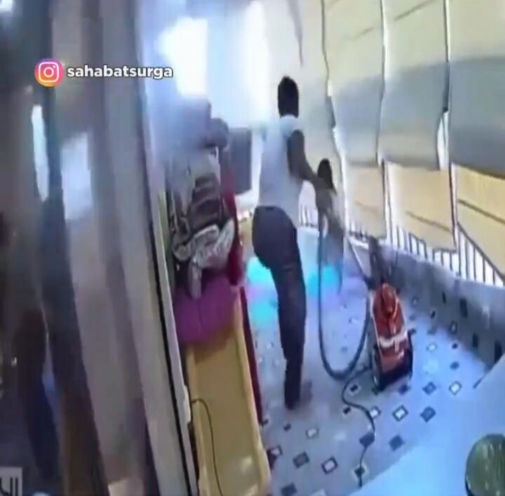 Momen Haru Para Orangtua Lindungi Anak Saat Terjadi Ledakan di Beirut, Lebanon!