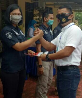 Kapolres Batu Bara Berikan Reward Kepada 6 Personil Berprestasi