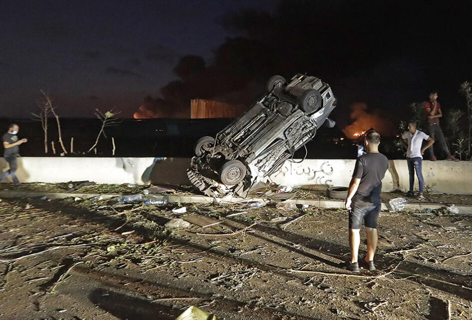 &#91;FOTO &amp; VIDEO&#93; Detik-detik Ledakan Besar Guncang Pesisir Beirut, Lebanon