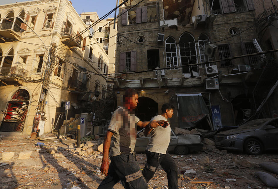 &#91;FOTO &amp; VIDEO&#93; Detik-detik Ledakan Besar Guncang Pesisir Beirut, Lebanon